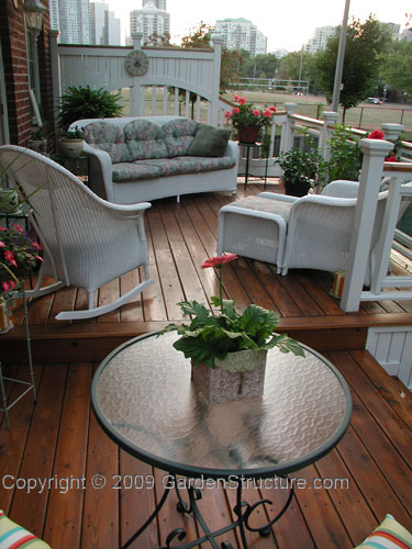 Furnished small deck with plants and glass rails